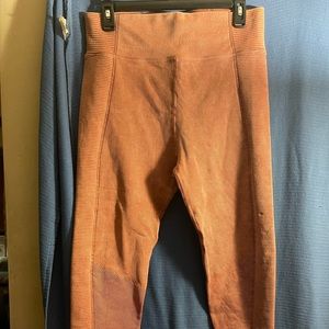 American Eagle, coral leggings.
